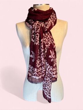 💟Sudha Silk Burgundy Floral Pattern Artisan-Made Scarf